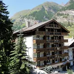 Hotel Holiday 3* Ζερμάτ