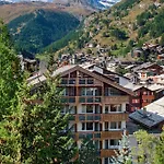 Ξενοδοχείο Hotel Holiday 3*