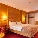 Hotel Holiday 3* Ζερμάτ