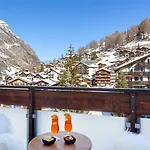 Ξενοδοχείο Hotel Holiday 3*