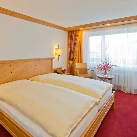 Hotel Holiday Церматт