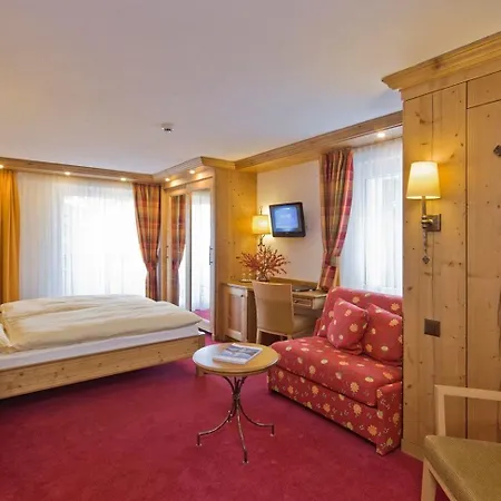 Hotel Holiday Отель