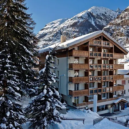 Hotel Holiday Отель 3*