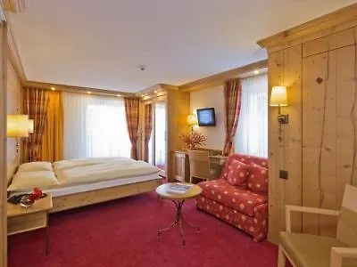 Hotel Holiday Отель