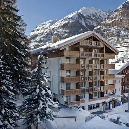 Отель Hotel Holiday 3*