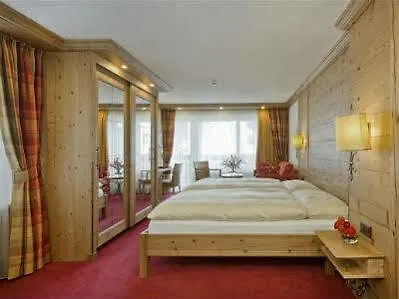 Отель Hotel Holiday 3*