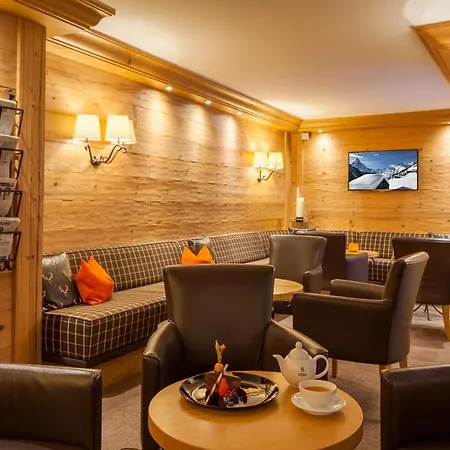 Отель Hotel Holiday Церматт