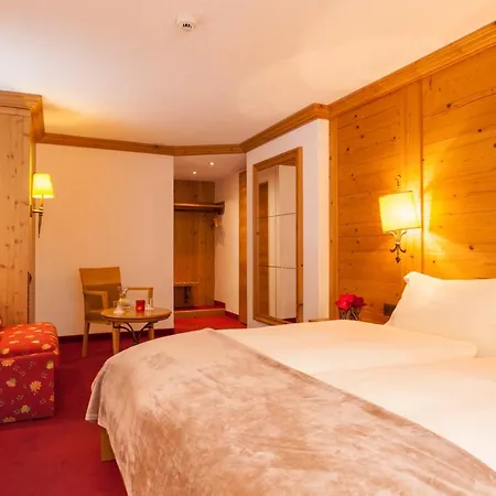 Hotel Holiday Церматт