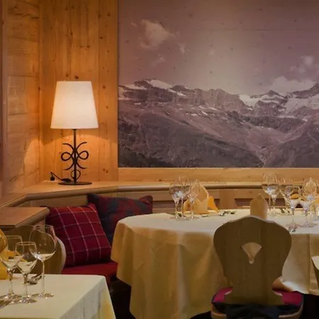 Готель Hotel Holiday Церматт