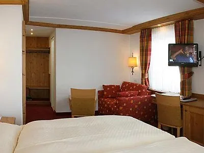 Готель Hotel Holiday 3*