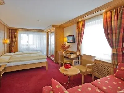 Готель Hotel Holiday 3*