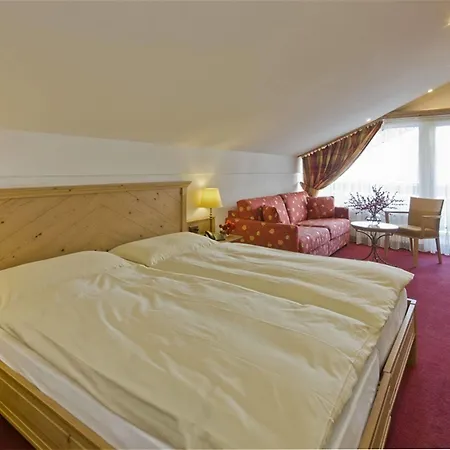 Готель Hotel Holiday Церматт