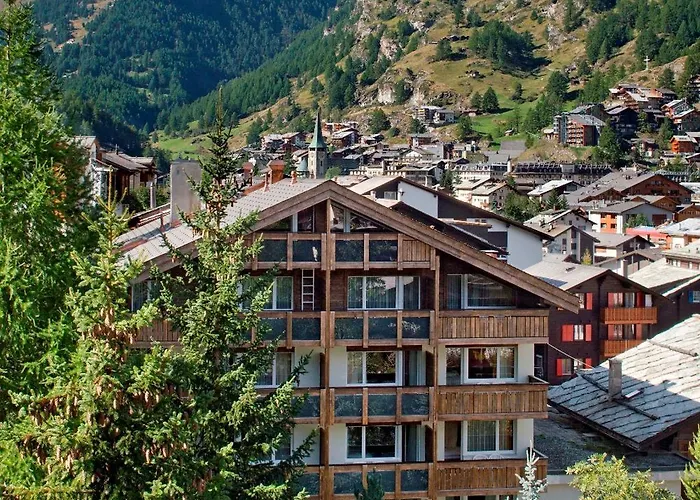 Hotell Hotel Holiday 3*