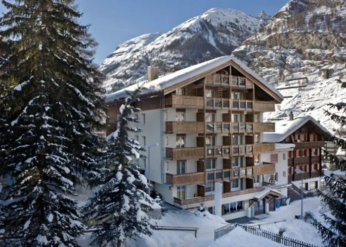 Hotell Hotel Holiday 3*